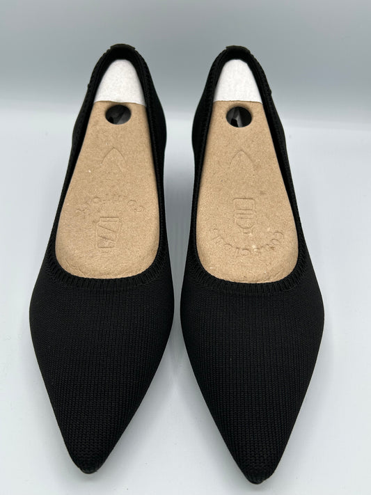 Black low heel by Vivaia