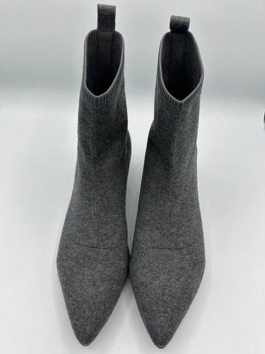 Pointed toe boots by Vivaia