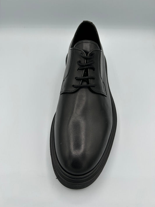 Bruce dress shoe from Simons